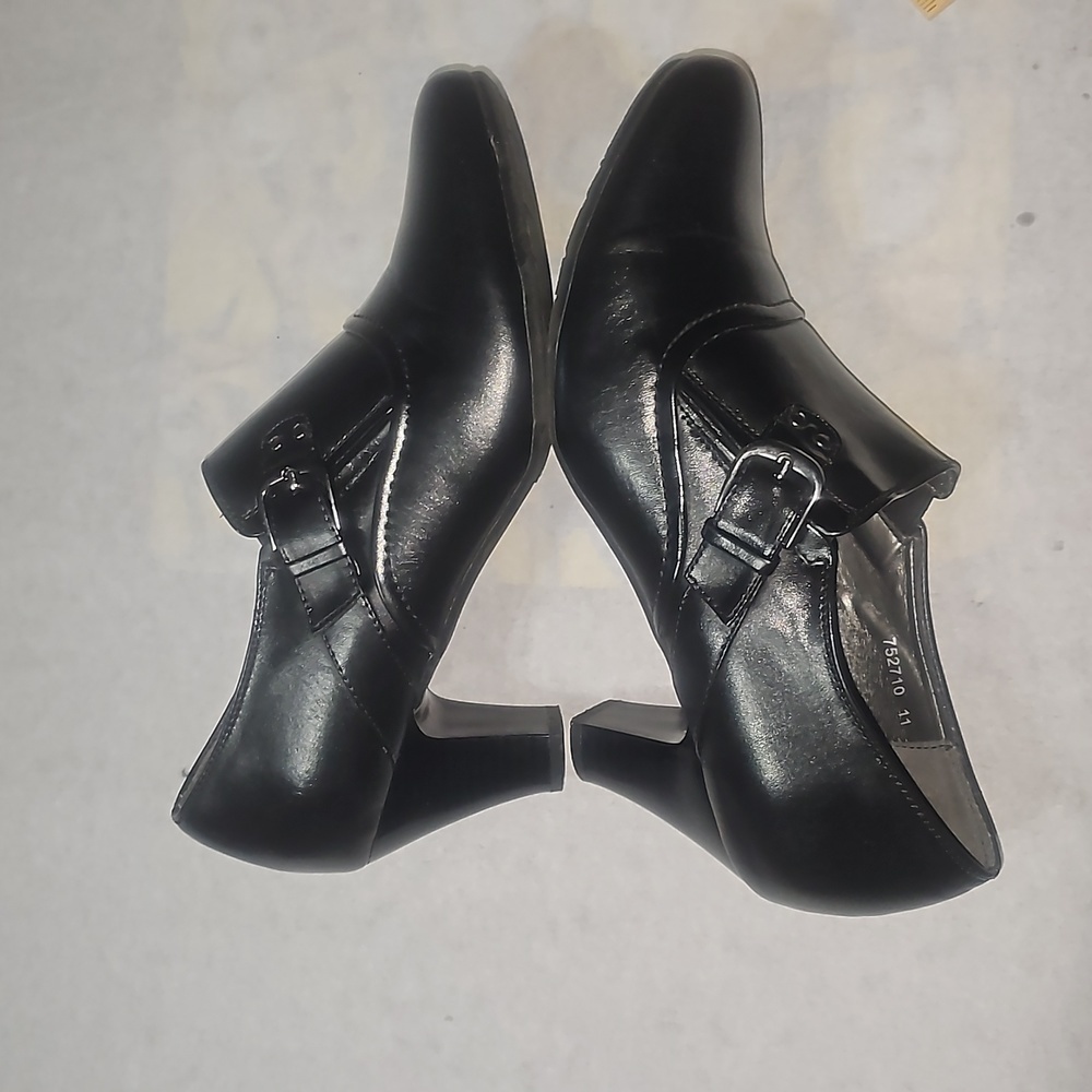 Pierre Dumas Flexible Heels - Picture 4 of 10